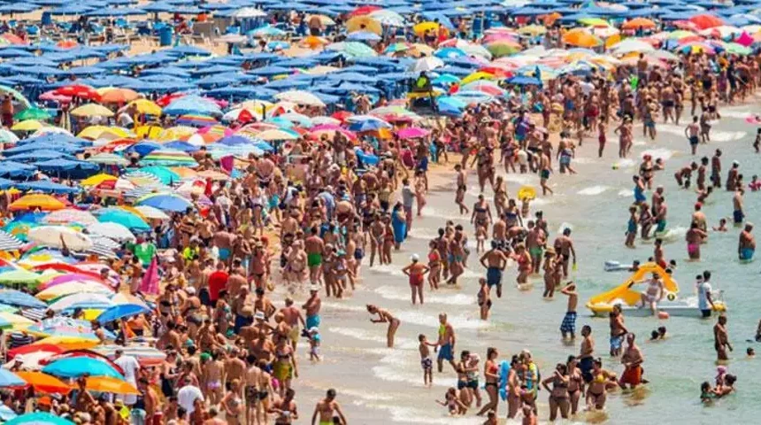 playa-espanola-turistas-low-cost-27223